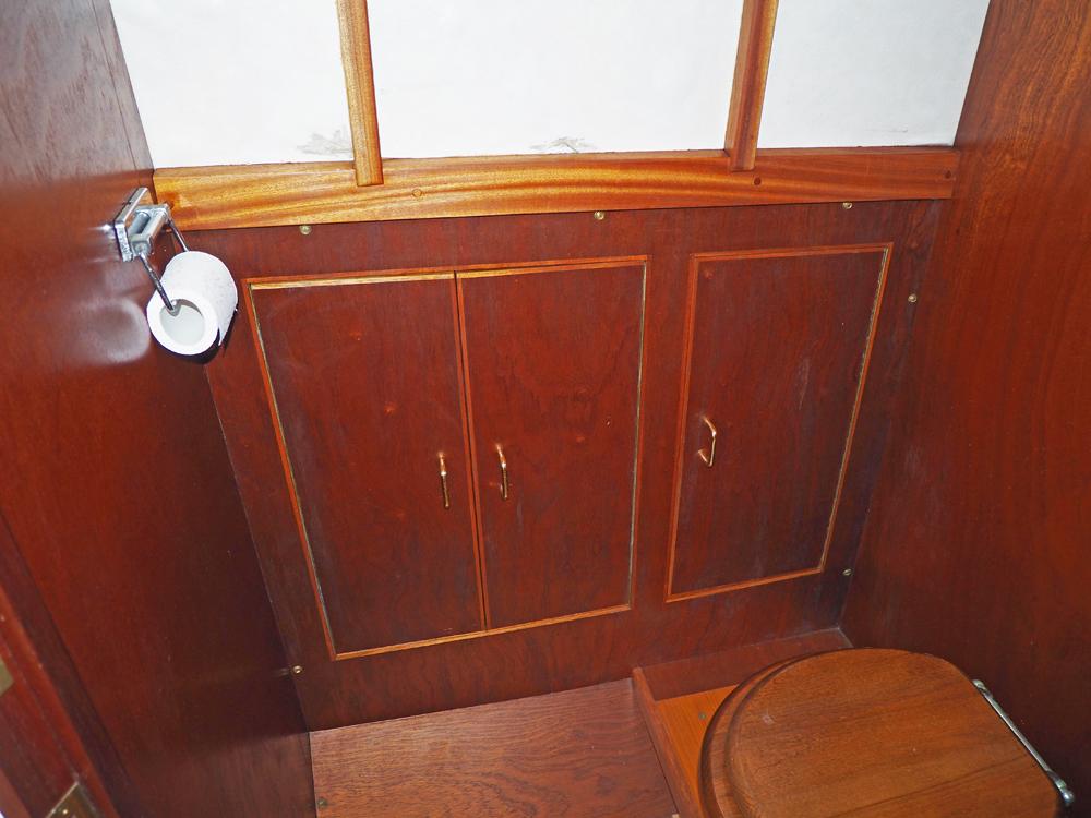 Saloon, Accommodation